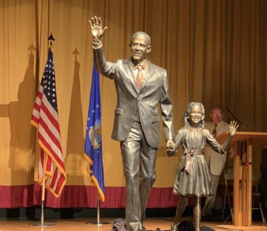 Deux anciens présidents qui ont fait construire une statue en leur honneur