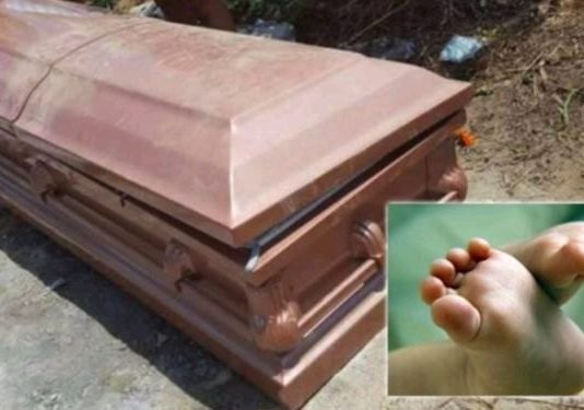 Après avoir été enterrée, cette maman a accouché son bébé… dans sa tombe