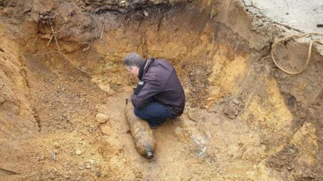 Une bombe au phosphore datant de la Seconde Guerre mondiale découverte à Maasmechelen ! 1 Une bombe au phosphore datant de la Seconde Guerre mondiale découverte à Maasmechelen ! 1
