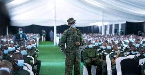 Paul Kagame a réuni son États-major militaire cet après-midi !