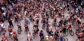 Des cyclistes défilent nus dans les rues de Mexico pour réclamer plus de sécurité !