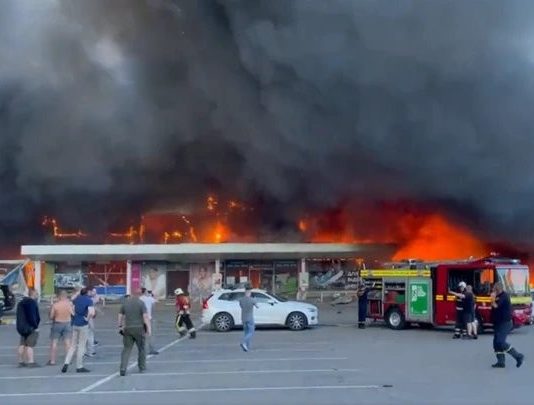 Flash : un missile russe frappe un centre commercial «très fréquenté» à Krementchouk !