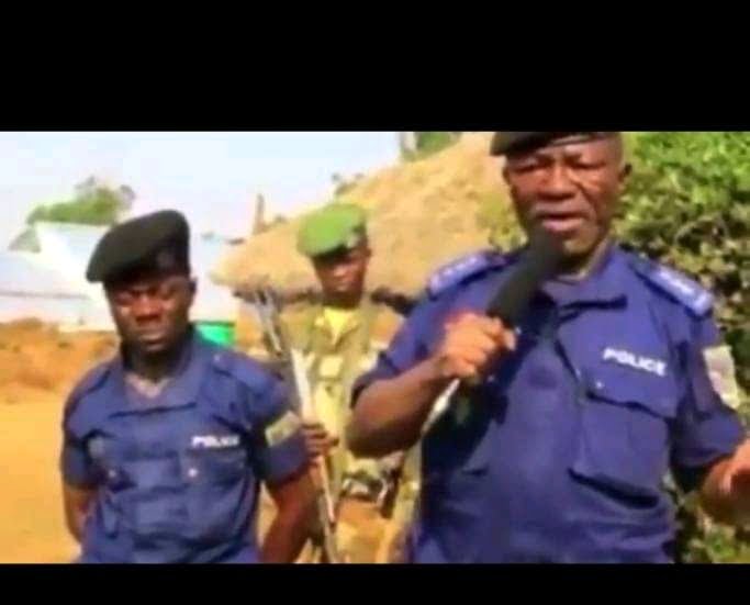 Flash/RDC : Les policiers d'origines Rwandaise prennent fuite avec les armes à minembwe pour rejoindre les M23 ! 1 Flash/RDC : Les policiers d'origines Rwandaise prennent fuite avec les armes à minembwe pour rejoindre les M23 ! 1