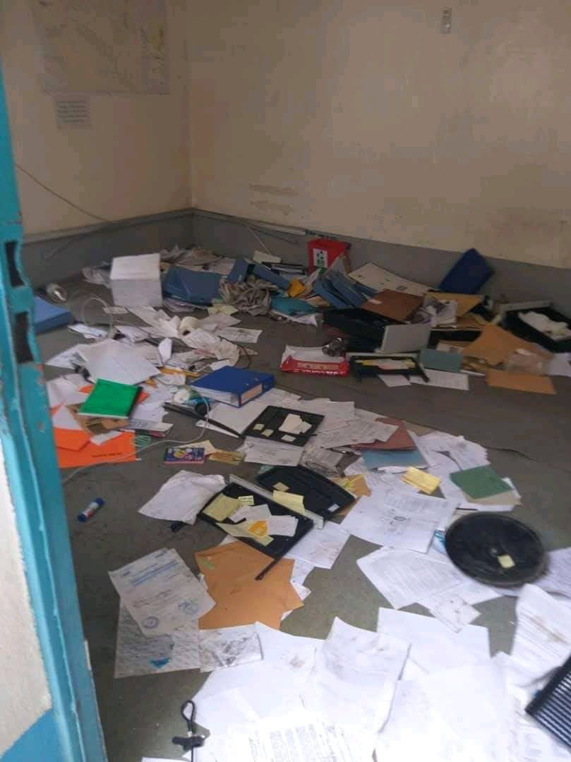 Goma : Les manistants pillent le bureau de la MONUSCO ! 2 Goma : Les manistants pillent le bureau de la MONUSCO ! 2