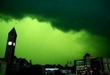 Un magnifique mais terrifiant ciel vert prend le dessus des États-Unis !