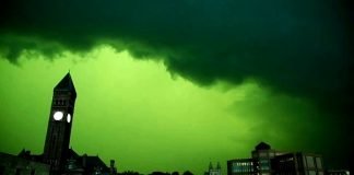Un magnifique mais terrifiant ciel vert prend le dessus des États-Unis !