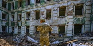 L’armée russe accuse Kiev d’avoir bombardé un camp de prisonniers ukrainiens !