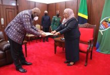 RDC : Félix Tshisekedi et Samia Suluhu saluent l’ouverture de la banque tanzanienne CRDB à Lubumbahi et bientôt à Kinshasa !