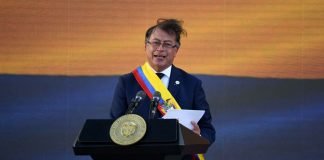 En Colombie : le nouveau président Gustavo Petro prête serment et propose un accord aux groupes armés