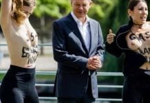 Guerre en Ukraine : Le chancelier allemand surpris par deux militantes… qui se déshabillent devant lui !