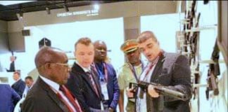 A Moscou, le ministre de défense Gilbert kabanda visite un salon des armements lourds russes !