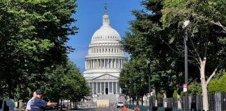 États-Unis : un homme se tue après avoir foncé dans une barricade près du Capitole