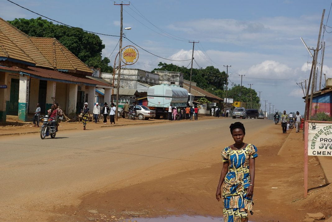 1280px-Route_principale_de_Beni