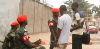 Flash/RDC : Tout militaire congolais est interdit de se promener à Kinshasa sans l’autorisation !