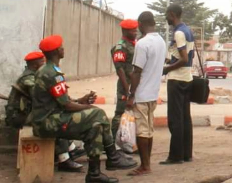 Flash/RDC : Tout militaire congolais est interdit de se promener à Kinshasa sans l'autorisation ! 1 Flash/RDC : Tout militaire congolais est interdit de se promener à Kinshasa sans l'autorisation ! 1