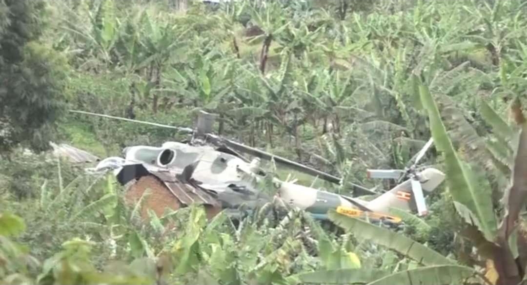 Nord-Kivu : Un hélicoptère de l’armée ougandaise s’écrase à la frontière avec la RDC 2 Nord-Kivu : Un hélicoptère de l’armée ougandaise s’écrase à la frontière avec la RDC 2