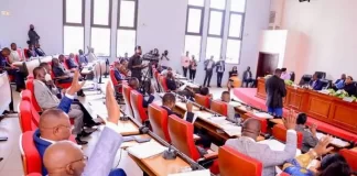 Affaire des 21000 USD: les députés provinciaux exigent les mêmes avantages que leurs collègues nationaux.