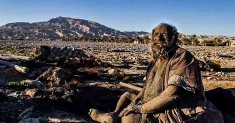 A la découverte de l'homme le plus sale du monde qui a fait 60 ans sans se laver ! 2