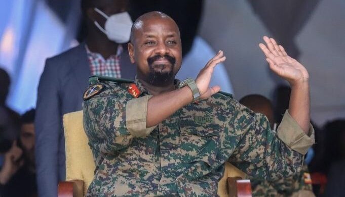 Le fils de Museveni refuse de quitter Twitter, défiant son père Président ! 1 Le fils de Museveni refuse de quitter Twitter, défiant son père Président ! 1