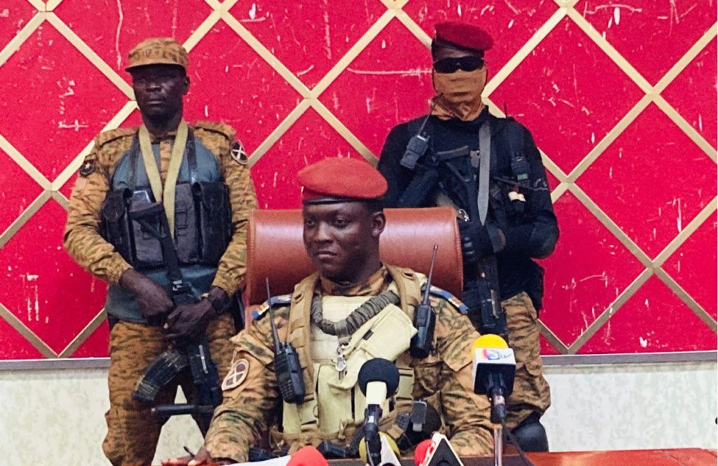 Burkina : Déclaré Président de la République, le capitaine Ibrahim Traoré rencontre les secrétaires généraux des différents ministères ! 1 Burkina : Déclaré Président de la République, le capitaine Ibrahim Traoré rencontre les secrétaires généraux des différents ministères ! 1