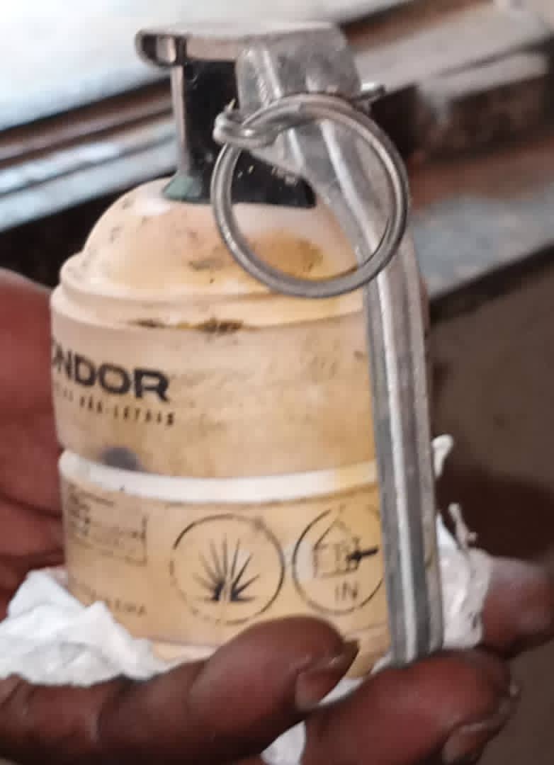 Mongala : Une Grenade de guerre découverte dans la maison d’un agent pénitentiaire de la prison militaire d’Angenga ! 1 Mongala : Une Grenade de guerre découverte dans la maison d’un agent pénitentiaire de la prison militaire d’Angenga ! 1