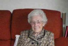 Âgée de 99 ans, une vieille femme annoncée qu’elle est enceinte