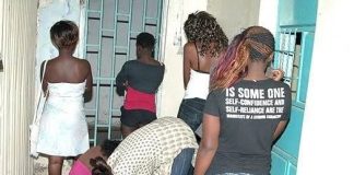Kenya : les femmes prostituées accusent les policiers d’avoir couché avec elles gratuitement pour leur donner la liberté