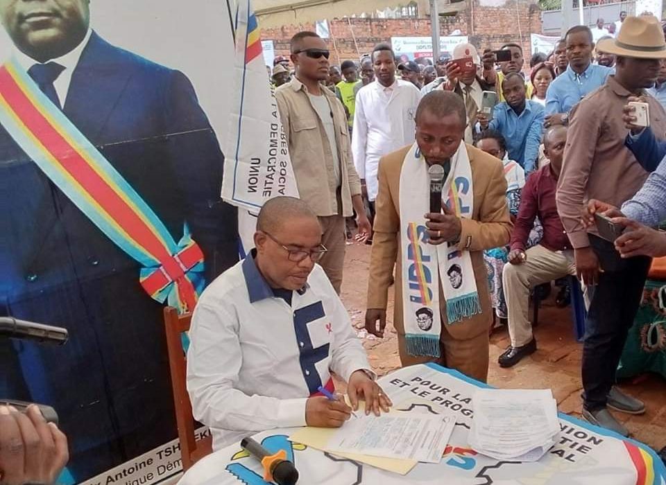 Sud-Kivu : l'UDPS exige la démission de Théo Ngwabije une semaine après son adhésion ! 1 Sud-Kivu : l'UDPS exige la démission de Théo Ngwabije une semaine après son adhésion ! 1