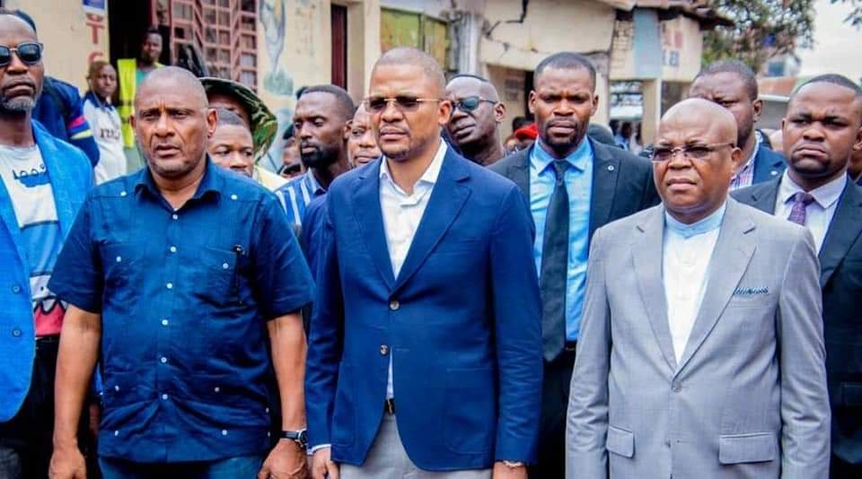 Kinshasa : Didier Budimbu et Pius Muabilu ordonnent la démolition des stations-service qui ne répondent pas aux normes ! 1 Kinshasa : Didier Budimbu et Pius Muabilu ordonnent la démolition des stations-service qui ne répondent pas aux normes ! 1