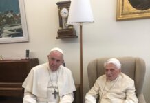 Le Pape François annonce que son prédécesseur Benoît XVI est gravement malade