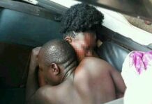 Scandaleux! Deux enseignants trouvés coincés derrière une école par leur préfet