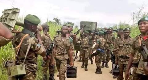 Ituri : Des ex-otages des ADF libérés et pris en charge par l’armée à Komanda visités par un officier FARDC