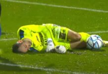 Foot scandaleux! Deux gardiens s’évanouissent au même moment en plein match
