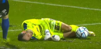 Foot scandaleux! Deux gardiens s’évanouissent au même moment en plein match