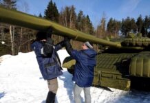 Pour tromper les soldats ukrainiens, l’armée russe déploie des chars gonflables
