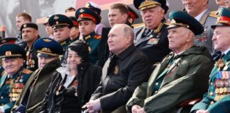 Début du défilé militaire à Moscou, Poutine dénonce une guerre contre la Russie !
