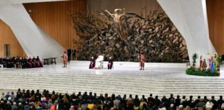 Entre un cadeau de noël et une sidération, la mesure du Pape en faveur de la communauté LGBT+ provoque une « bronca »