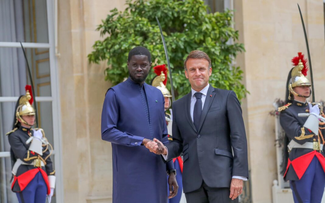 Bassirou-Diomaye-Faye-et-Emmanuel-Macron Diomaye faye et Emmmanuel Macron