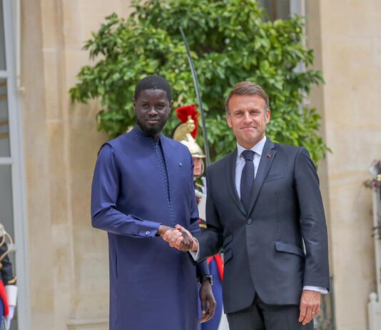 Bassirou Diomaye Faye Accueilli par un Ministre : Une Humiliation Diplomatique à Paris? Diomaye faye et Emmmanuel Macron