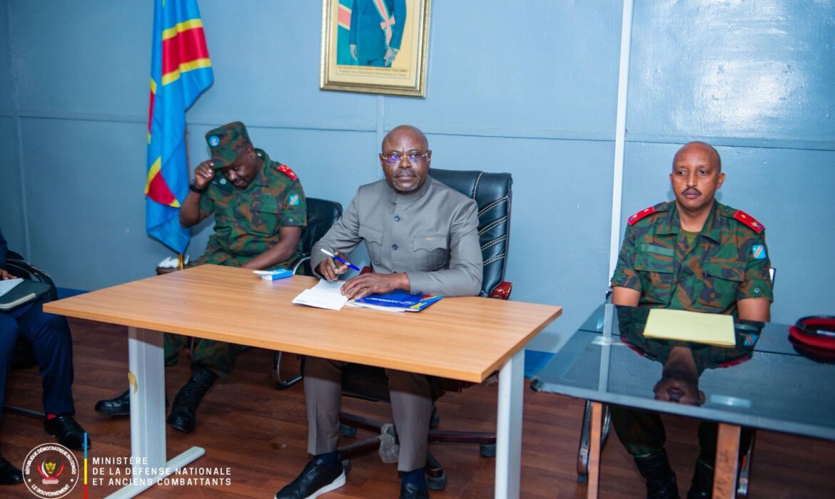 Forte tension à Uvira : barricades à Kilomoni et contestation contre le général Gasita 2 Forte tension à Uvira : barricades à Kilomoni et contestation contre le général Gasita 2