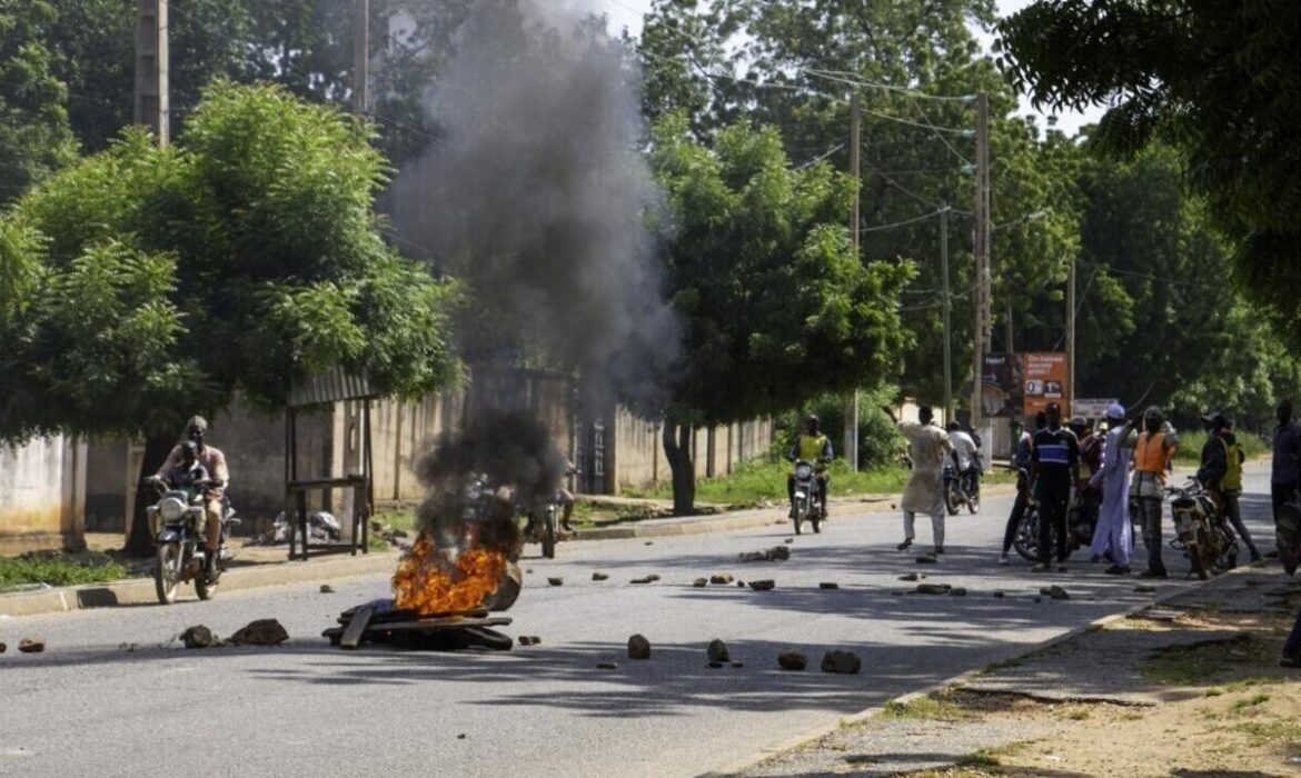 Présidentielle au Cameroun : Paul Biya réélu avec 53,66 % des voix selon le Conseil constitutionnel. 3 Présidentielle au Cameroun : Paul Biya réélu avec 53,66 % des voix selon le Conseil constitutionnel. 3