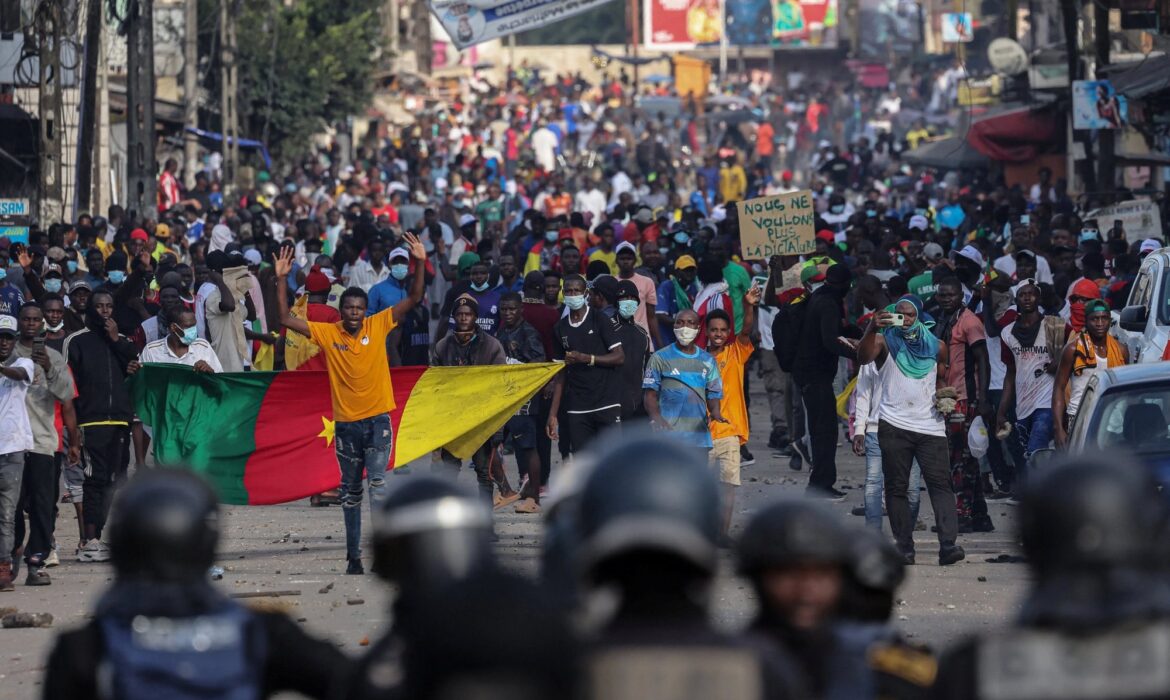 Présidentielle au Cameroun : Paul Biya réélu avec 53,66 % des voix selon le Conseil constitutionnel. 2 Présidentielle au Cameroun : Paul Biya réélu avec 53,66 % des voix selon le Conseil constitutionnel. 2