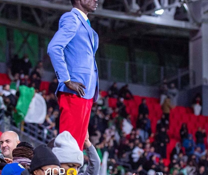 CAN 2025 : le supporter congolais “Lumumba” invité à rester au Maroc jusqu’à la fin de la compétition 2 CAN 2025 : le supporter congolais “Lumumba” invité à rester au Maroc jusqu’à la fin de la compétition 2