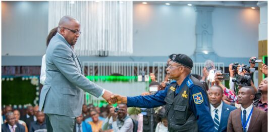 Insécurité à Kinshasa: le VPM Jacquemain Shabani visé par une motion de défiance