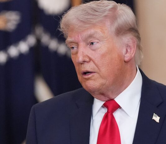Conflit au Moyen orient: Trump ordonne le blocus d’Ormuz et brandit la menace militaire contre l’Iran