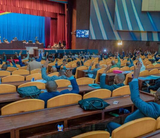Référendum en RDC : l’opposition claque la porte face au « forcing » de la majorité à l’Assemblée Nationale